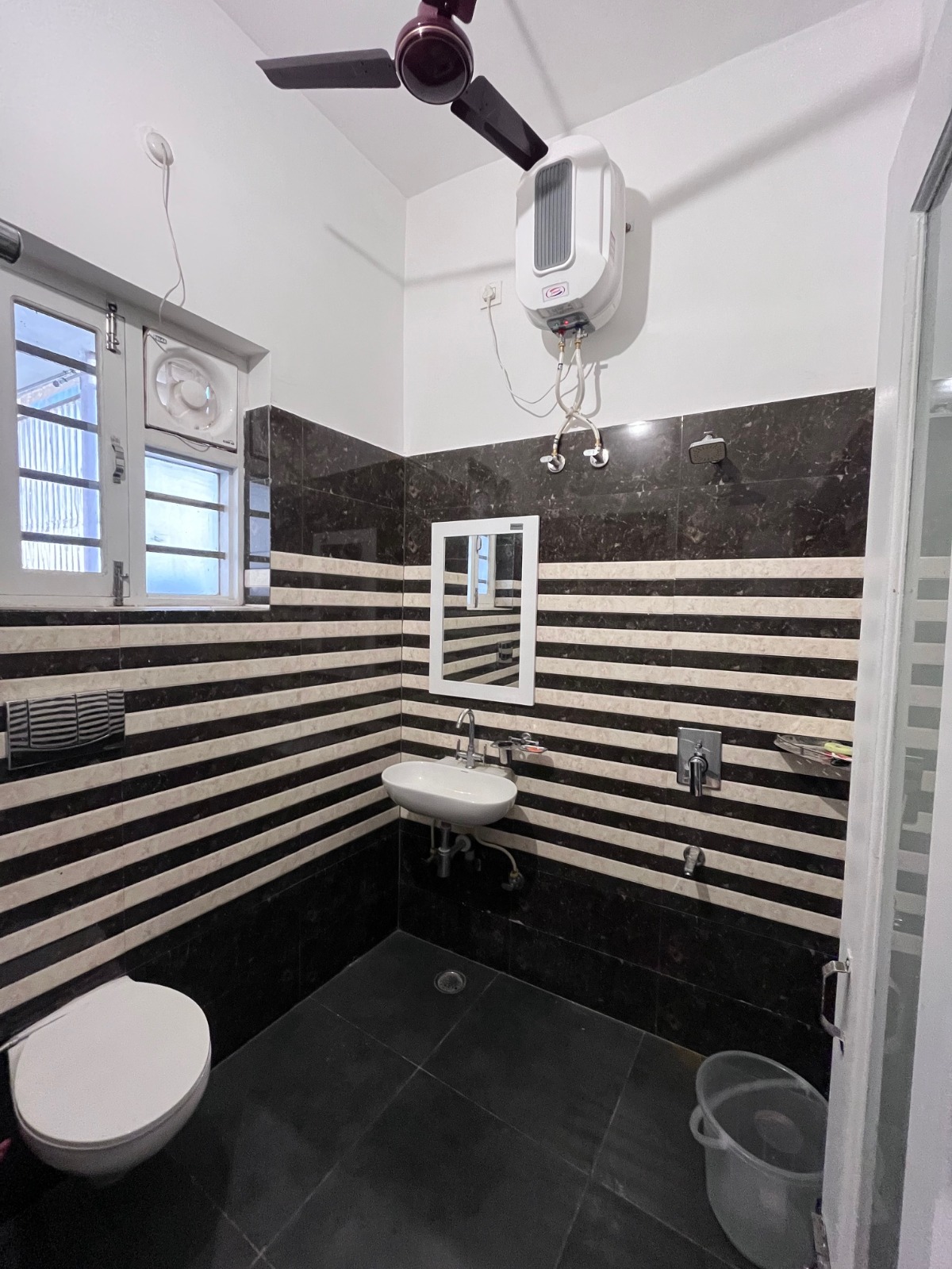 Super Deluxe Room 4 - Image 1