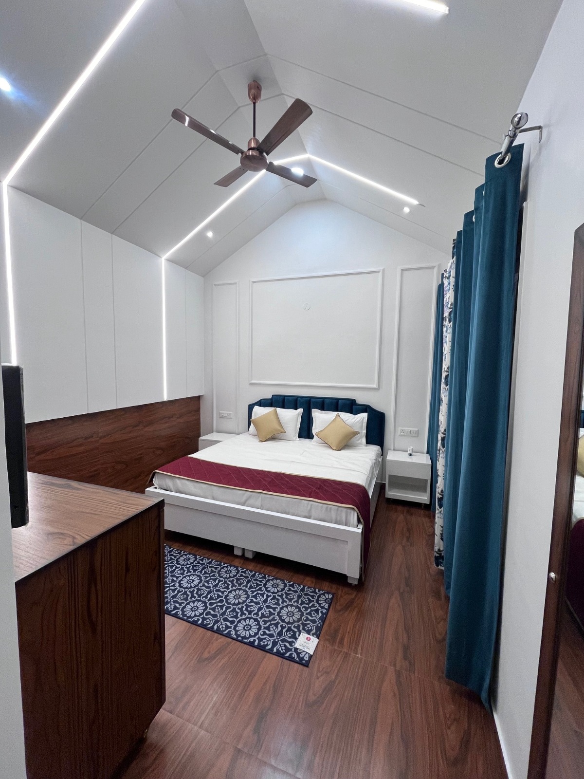 Super Deluxe Room 3 - Image 3