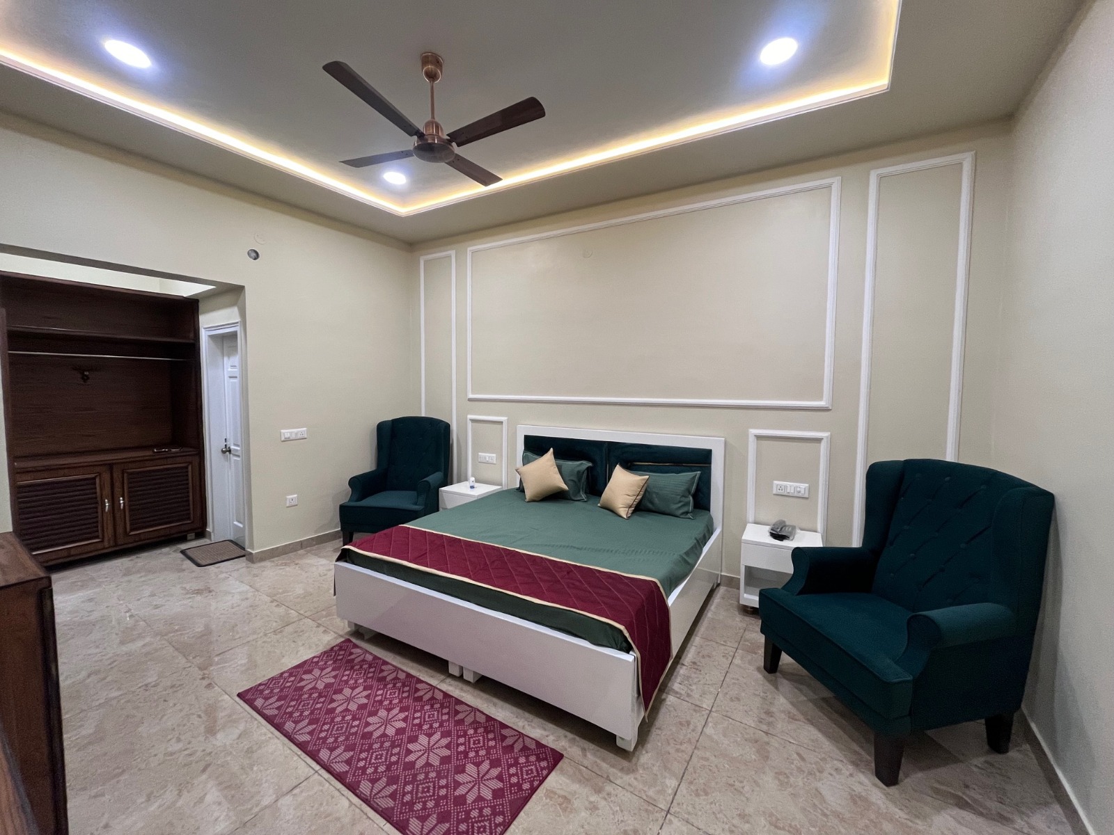 Super Deluxe Room with Hill View - Image 1